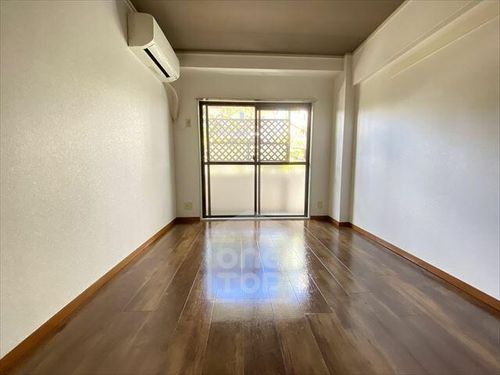 メゾンシャルマンの居間