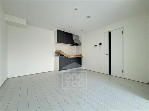 エテルナコート総持寺の居間