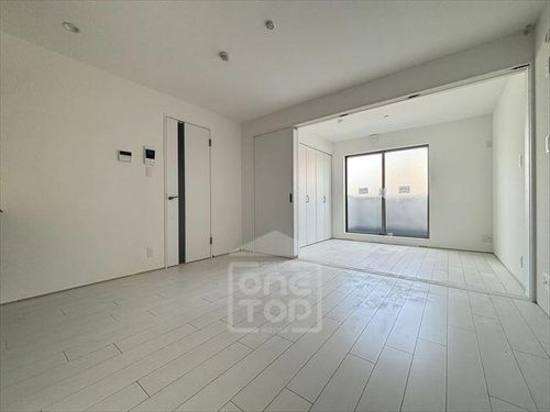 エテルナコート総持寺の居間