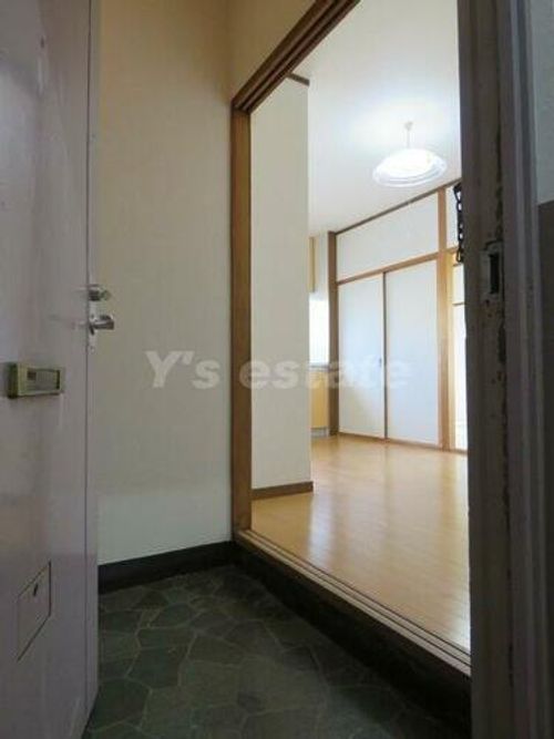 ダイワ高井田ビルの玄関