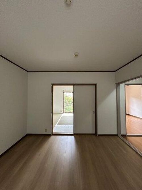 ファミリー秋105の居間
