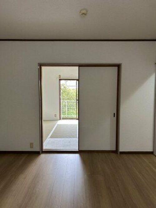ファミリー秋105の居間