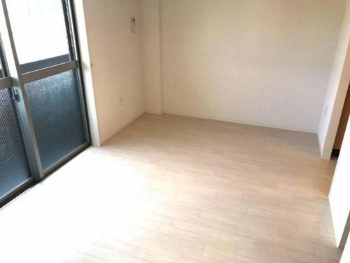 ラルーチェ サンリッチの居間