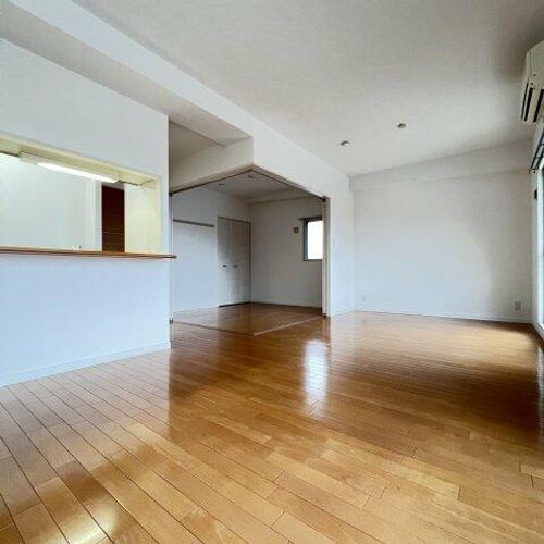 AZALEE UEZONOの居間