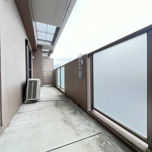 AZALEE UEZONOの内装