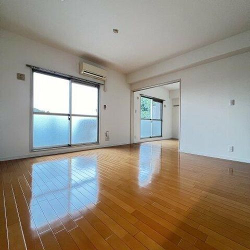 AZALEE UEZONOの居間