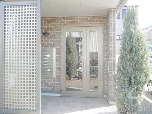 大阪府大東市新田中町(アパート)の賃貸物件の玄関