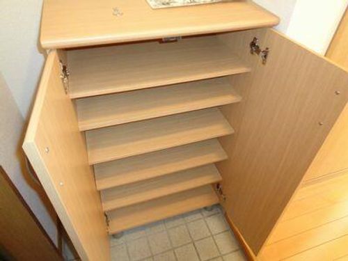 レガーロ寿里B棟B-201の玄関