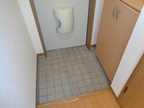 レガーロ寿里B棟B-201の玄関