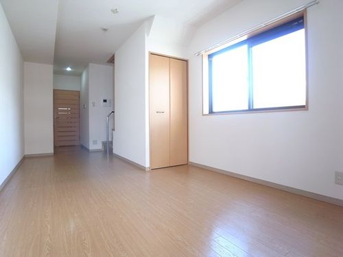 ウエスティ烏丸の居間