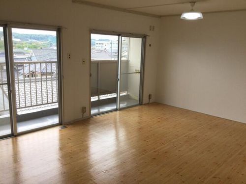 愛知県春日井市上条町3丁目(マンション)の賃貸物件の居間