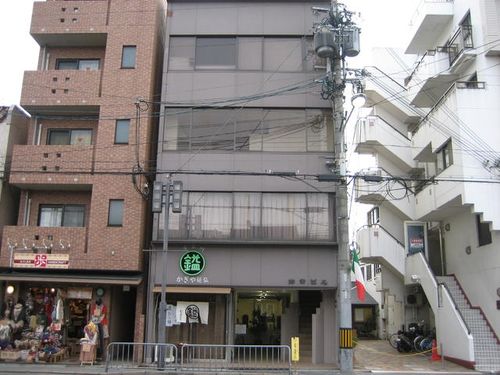 伸幸ビルの外観