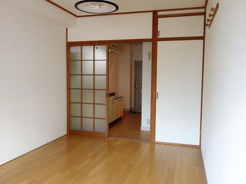飛松ハイツ203の居間