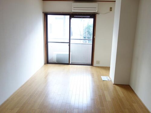 飛松ハイツ203の居間