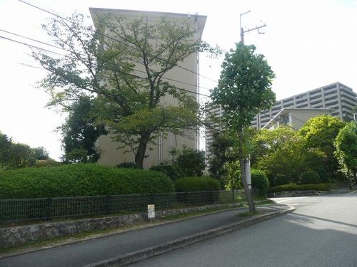 箕面如意谷住宅11号棟の外観