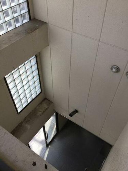 アインツ曽根の玄関