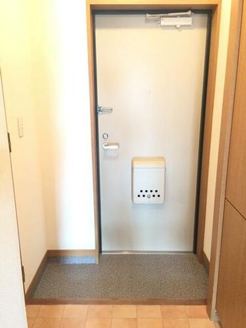 ニューサンリバー10番館の玄関