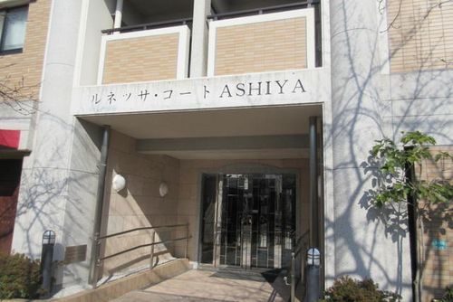 ルネッサコート芦屋の玄関