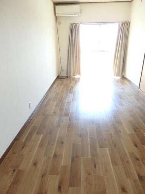 ピアシティ東和春日403の居間