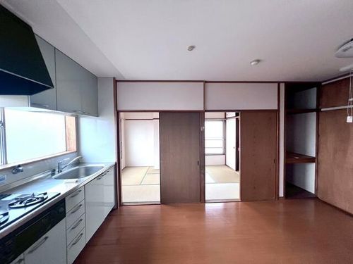 ダイワ高井田ビル302の居間