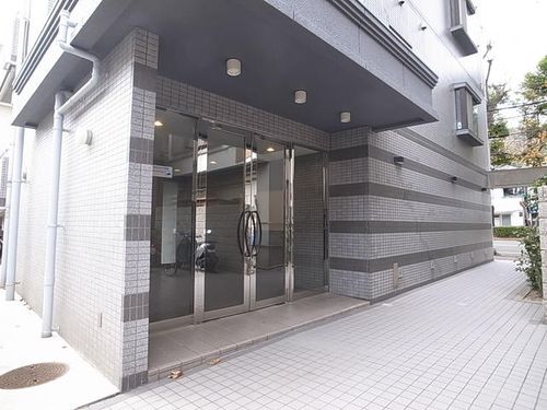 グランドハイツ上筒井302の玄関
