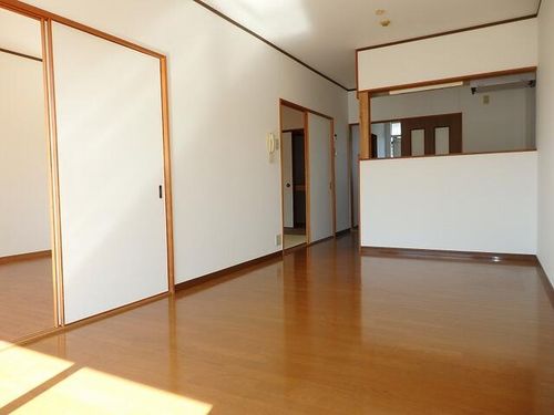 サカイマンション203の居間