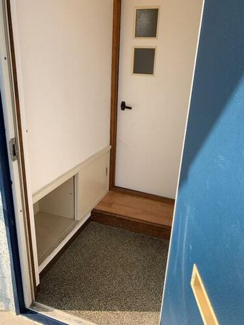 オリス滝川201の玄関