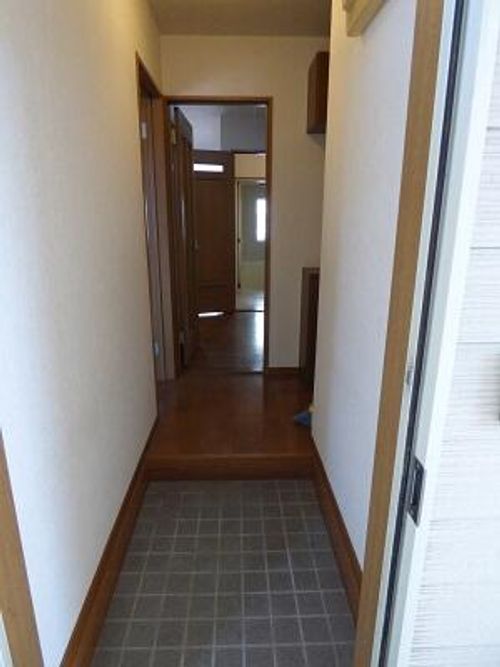 グランブルー吉富 B棟の玄関