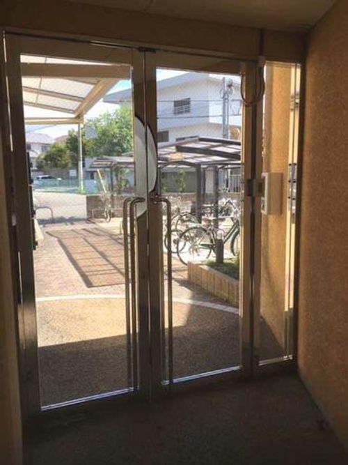 ハイメゾン緑が丘中210の玄関
