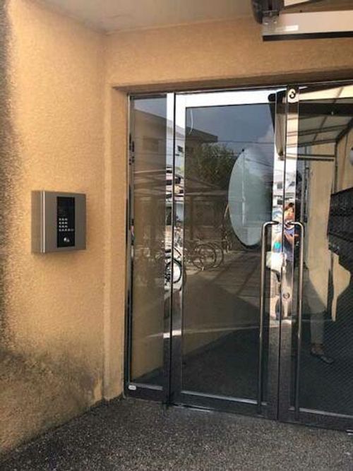 ハイメゾン緑が丘中210の玄関