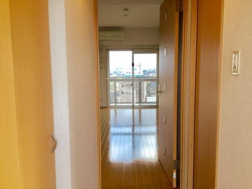 カルプシャンテ202の玄関