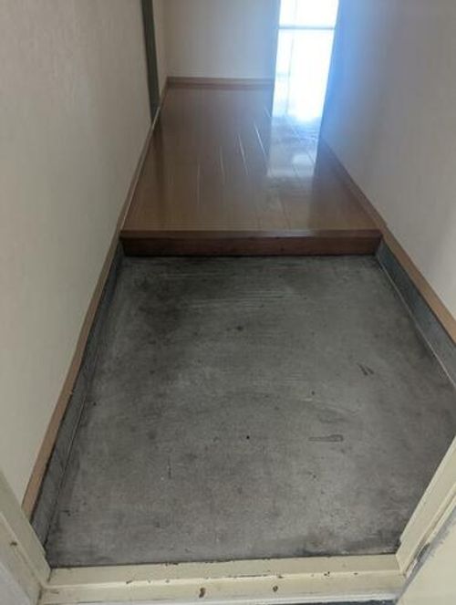 西田ハイツの玄関