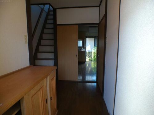 メゾネット城内1の玄関