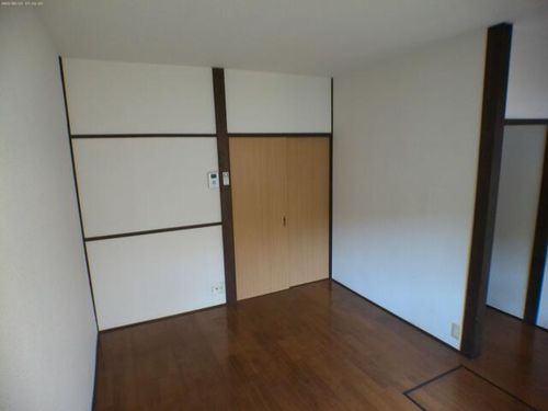 メゾネット城内1の居間