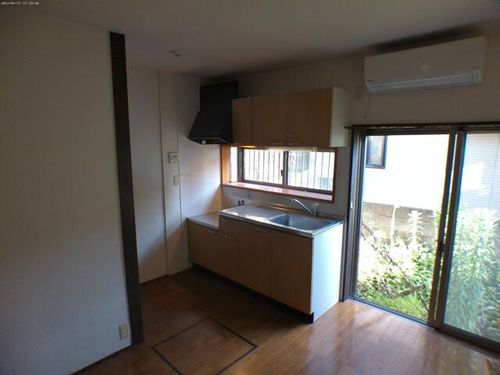 メゾネット城内1の居間