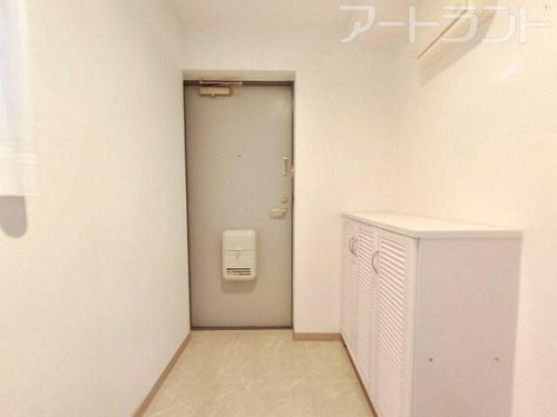 アートハイツ南今宿3Cの玄関