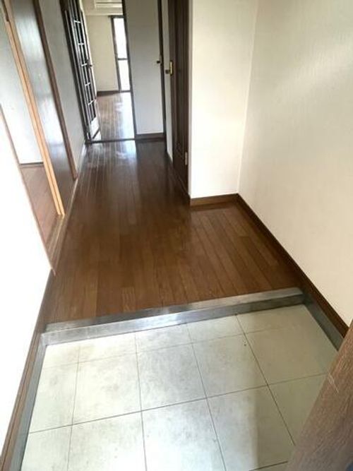 クレールマンションの玄関