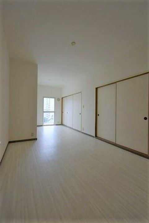 ヴィラ秋月701の居間