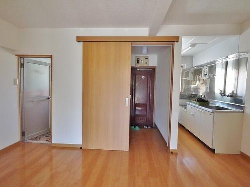 シャトー大塚101の居間