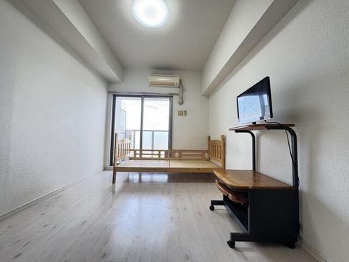 アクセス第7ビル406の居間