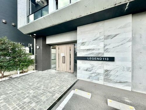 LEGEND113の玄関