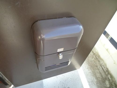 酒谷ハイツの玄関