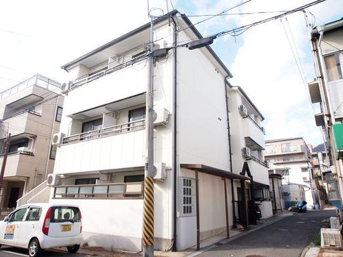 六甲参番館の外観