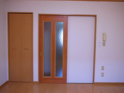 ミューズイン花中A203の居間