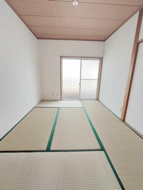 ローズ名草の内装