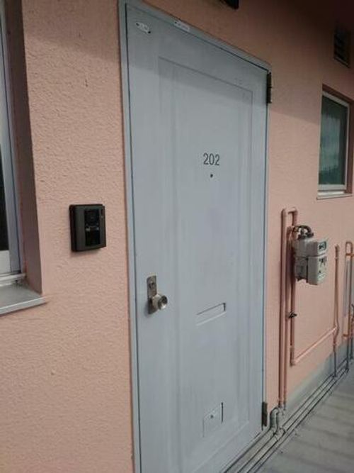 ローズ名草の玄関