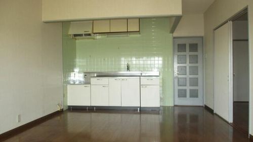 サンパーク丸山201の居間