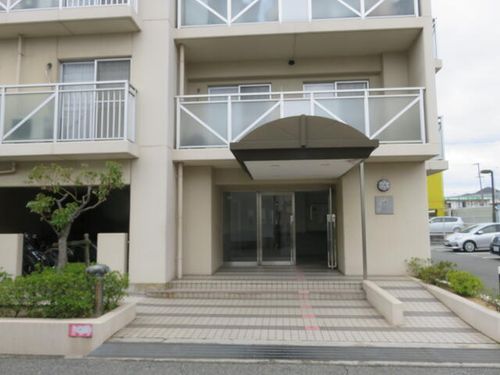 兵庫県姫路市中地南町(マンション)の賃貸物件の玄関