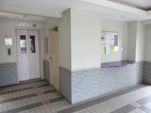 兵庫県姫路市中地南町(マンション)の賃貸物件の玄関
