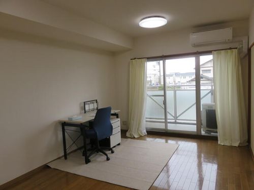 兵庫県姫路市中地南町(マンション)の賃貸物件の居間